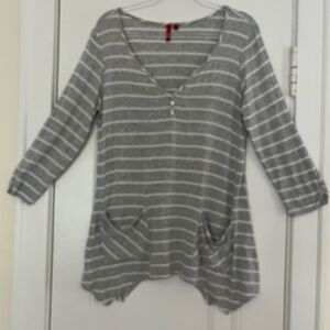 Vtg Y2K Gray White Striped Sz L Handkerchief Hem Tunic 3/4 Sleeves Top Pockets